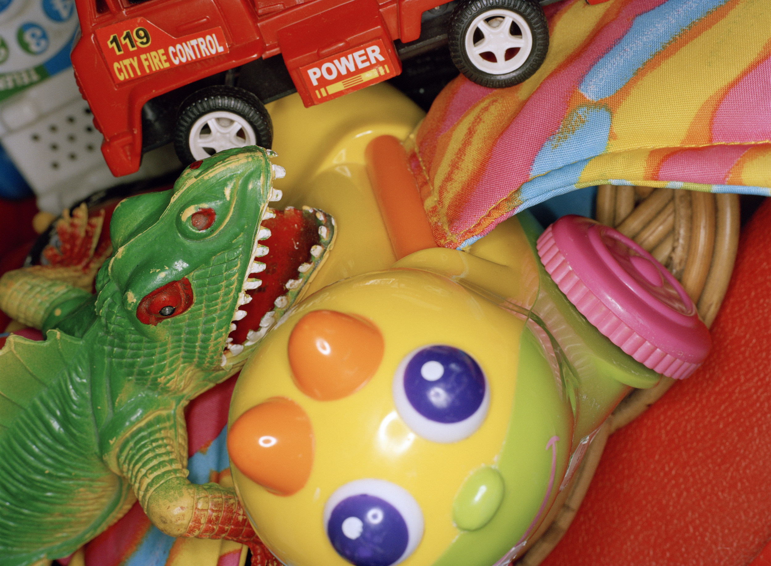 Ulike plastleker i en haug
