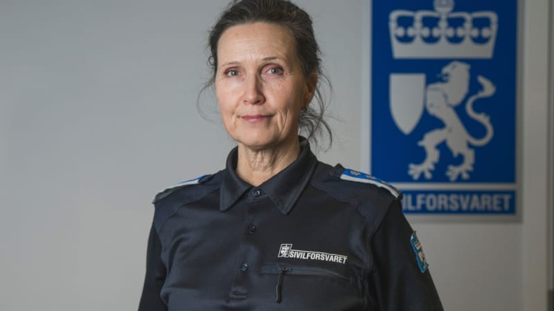 Torill Sorkmo i sivilforsvarsuniform