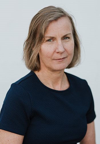 Elisabeth Aarsæther med alvorlig uttrykk