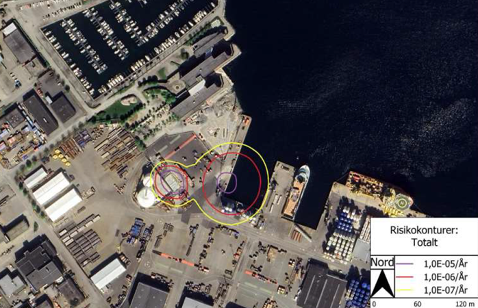 Flyfoto over område med risikokonturer markert med røde og gule streker