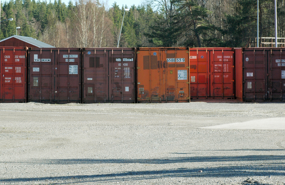 Rekke med containere