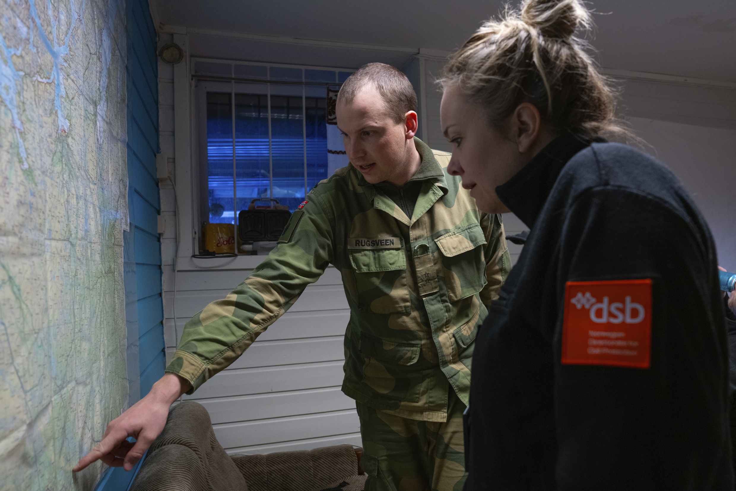 Kvinnelig DSB-ansatt under øvelse