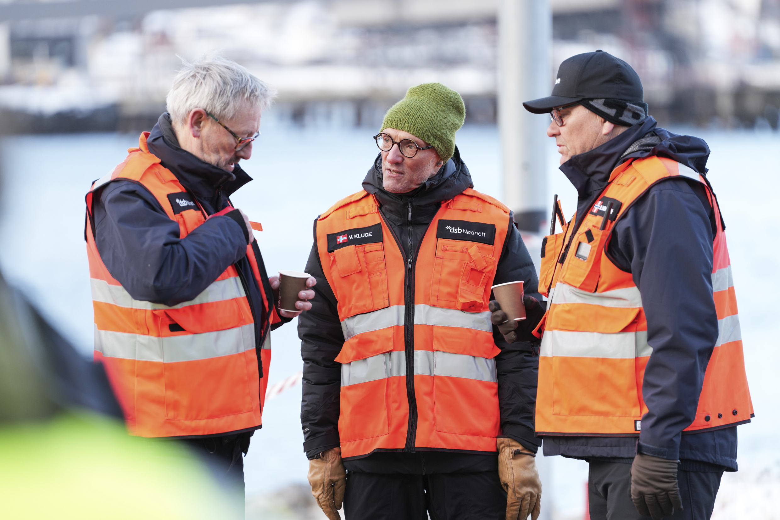 Deltakere i øvelse cold response med refleksvester på Narvik havn